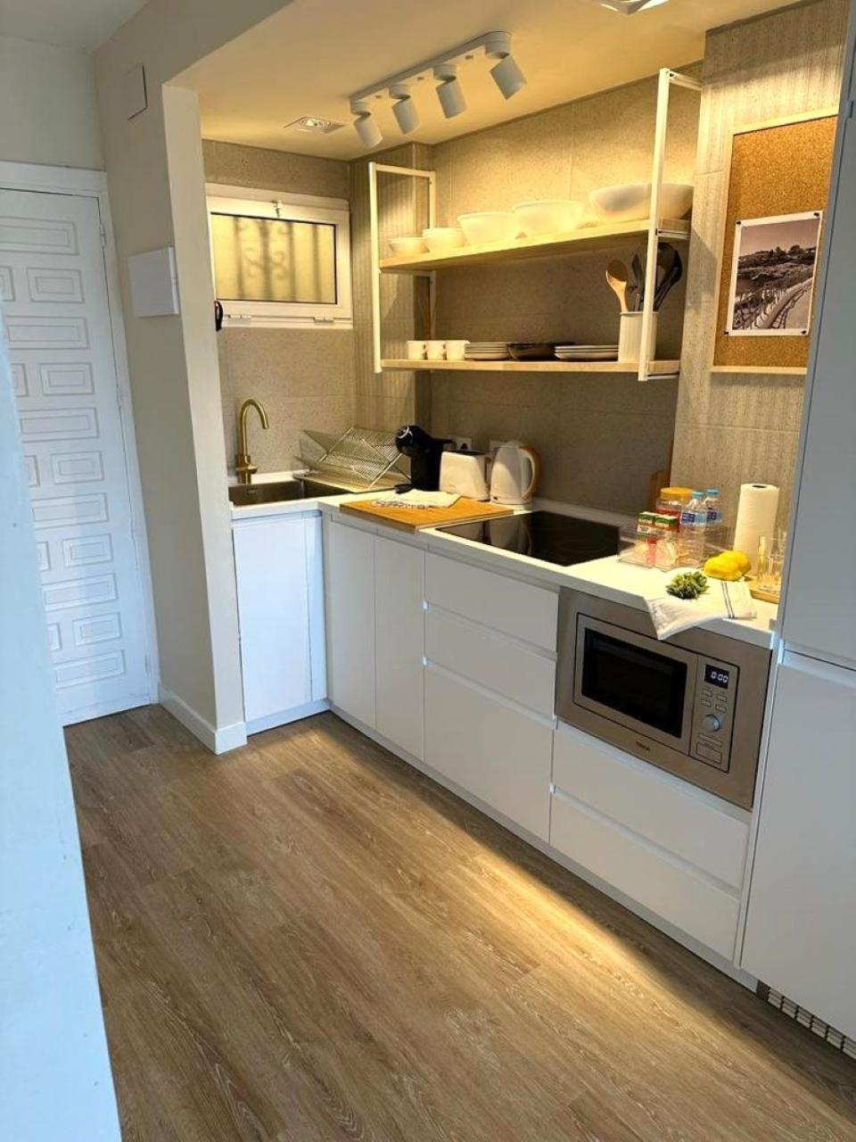 Minerva Estudio Suite White Jasmine, Beach And Pool 贝纳尔马德纳 外观 照片